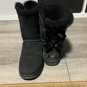 Black uggs , size 9 womens